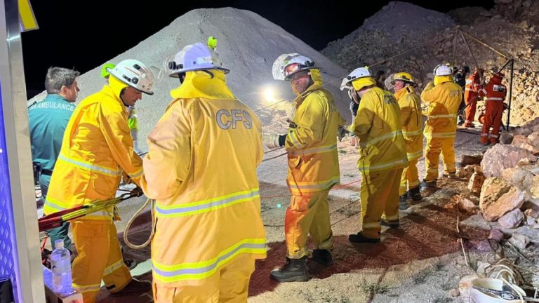 Man rescued after falling down 30m mine shaft in Coober Pedy, South Australia